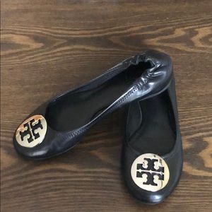 Black leather Tory Burch Reva flats